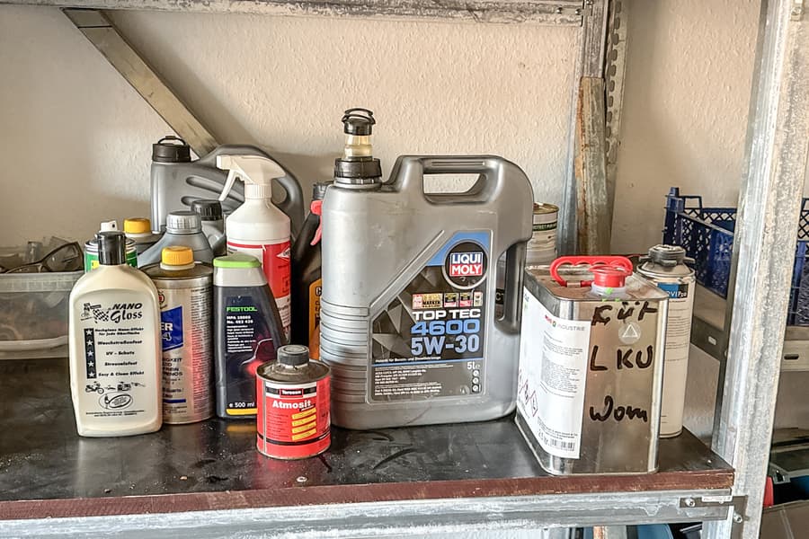 Posten diverse Öle und Flüssigkeiten